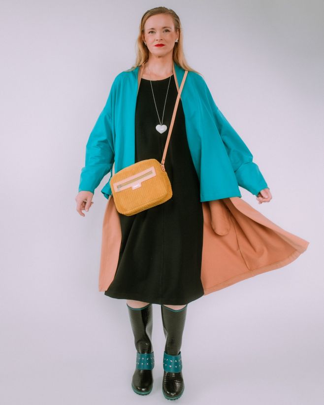 Komplet MIESTNI! 💚 Sen sa stal realitou! Všetko od našich značiek, krásne zladené dokopy s našimi šatami. Náhrdelník od...