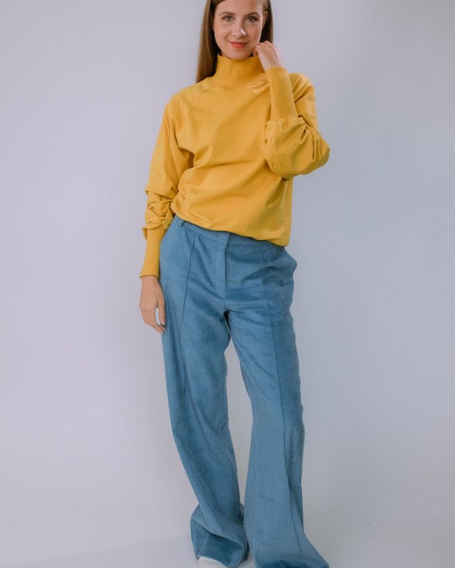 Keď sa svet ponáhľa, my šijeme pomaly 🥰 ...Opäť sme vrátili do ponuky vaše obľúbené menčestráky! Tentoraz ich však šijeme...